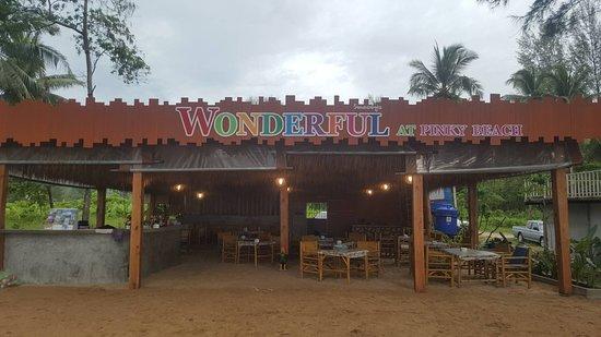 Wonderful Restaurant & Bar at Pinky Beach